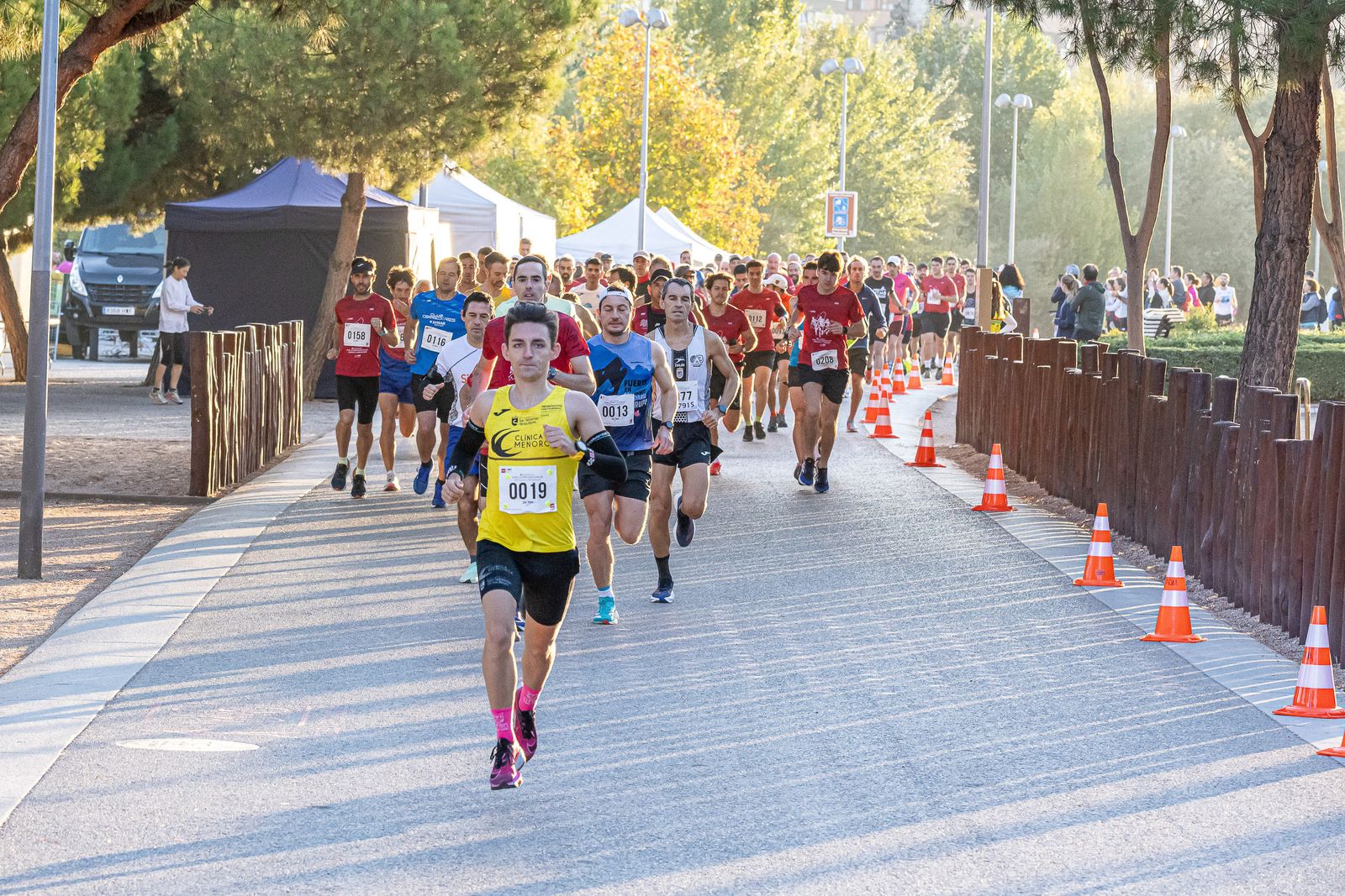 Corredores durante la III Carrera por la Prevención de Riesgos Laborales, edición 2025 (fotografía 6 de 20)