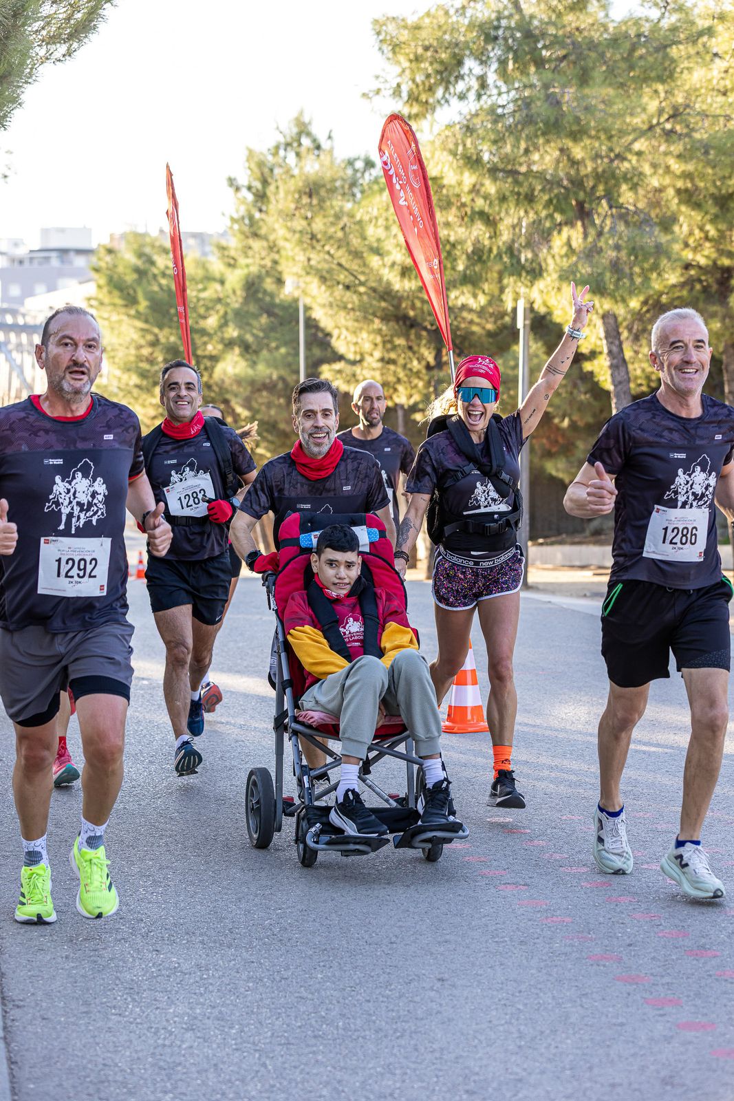 Corredores durante la III Carrera por la Prevención de Riesgos Laborales, edición 2025 (fotografía 9 de 20)