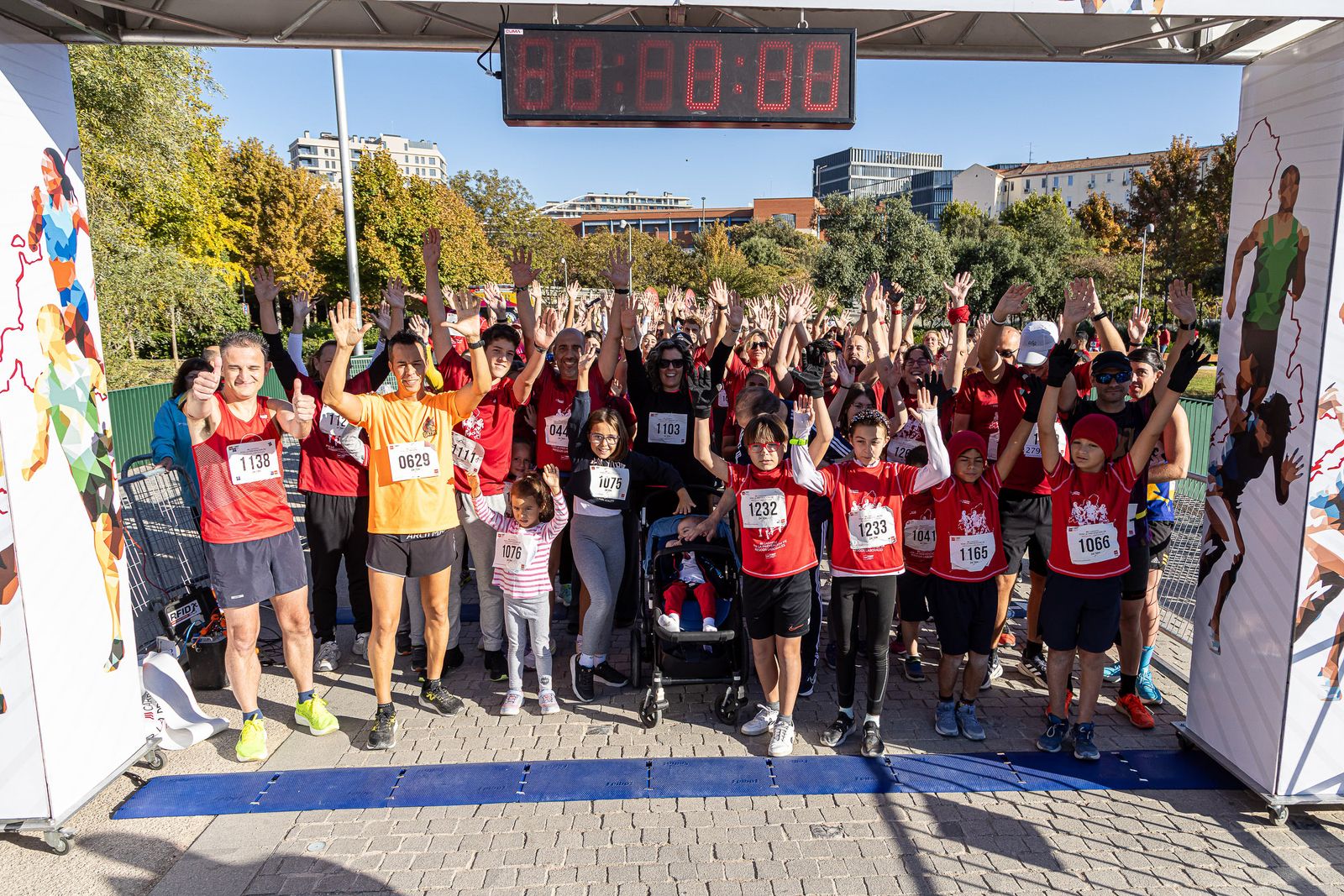 Corredores durante la III Carrera por la Prevención de Riesgos Laborales, edición 2025 (fotografía 14 de 20)