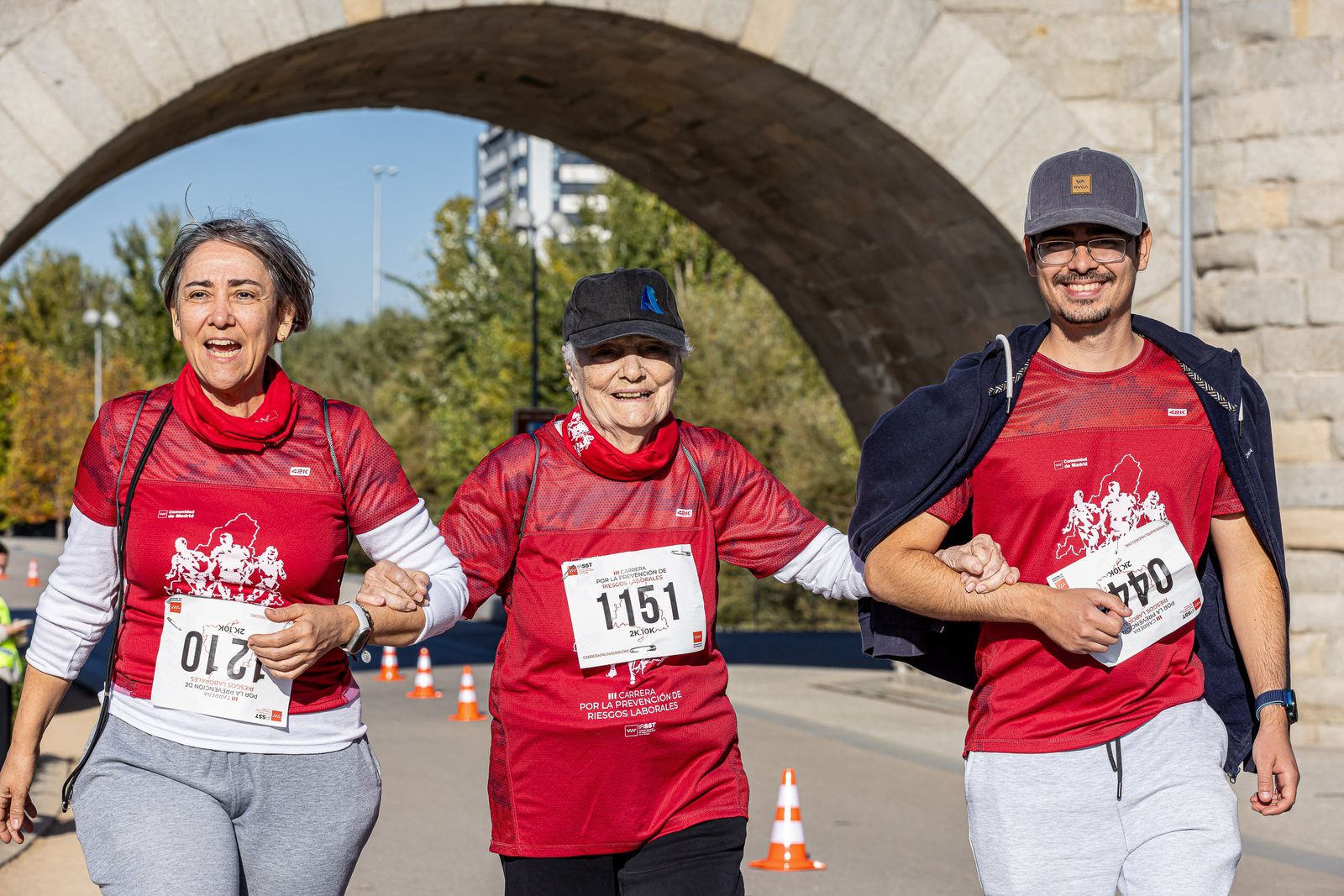 Corredores durante la III Carrera por la Prevención de Riesgos Laborales, edición 2025 (fotografía 15 de 20)