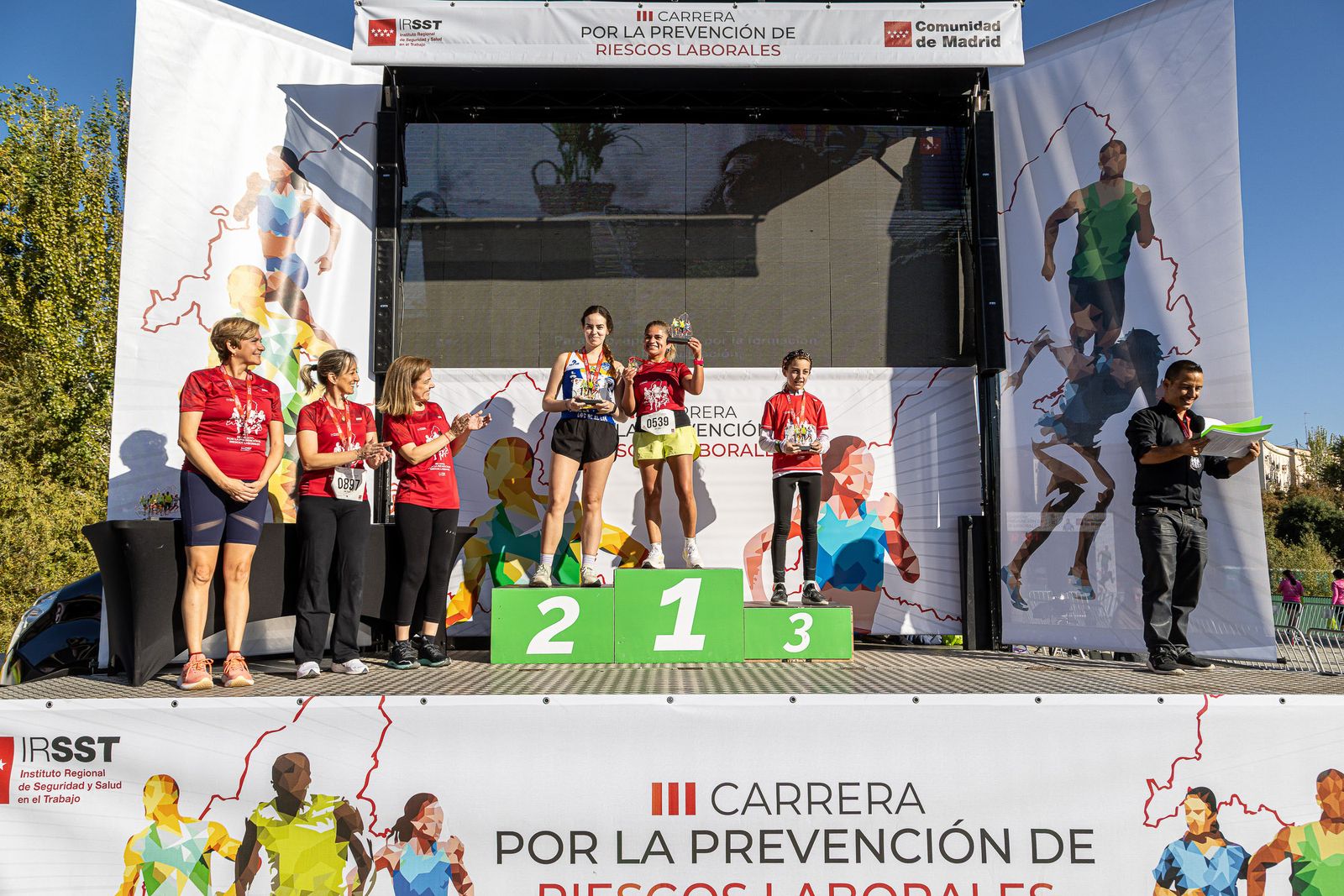 Corredores durante la III Carrera por la Prevención de Riesgos Laborales, edición 2025 (fotografía 17 de 20)